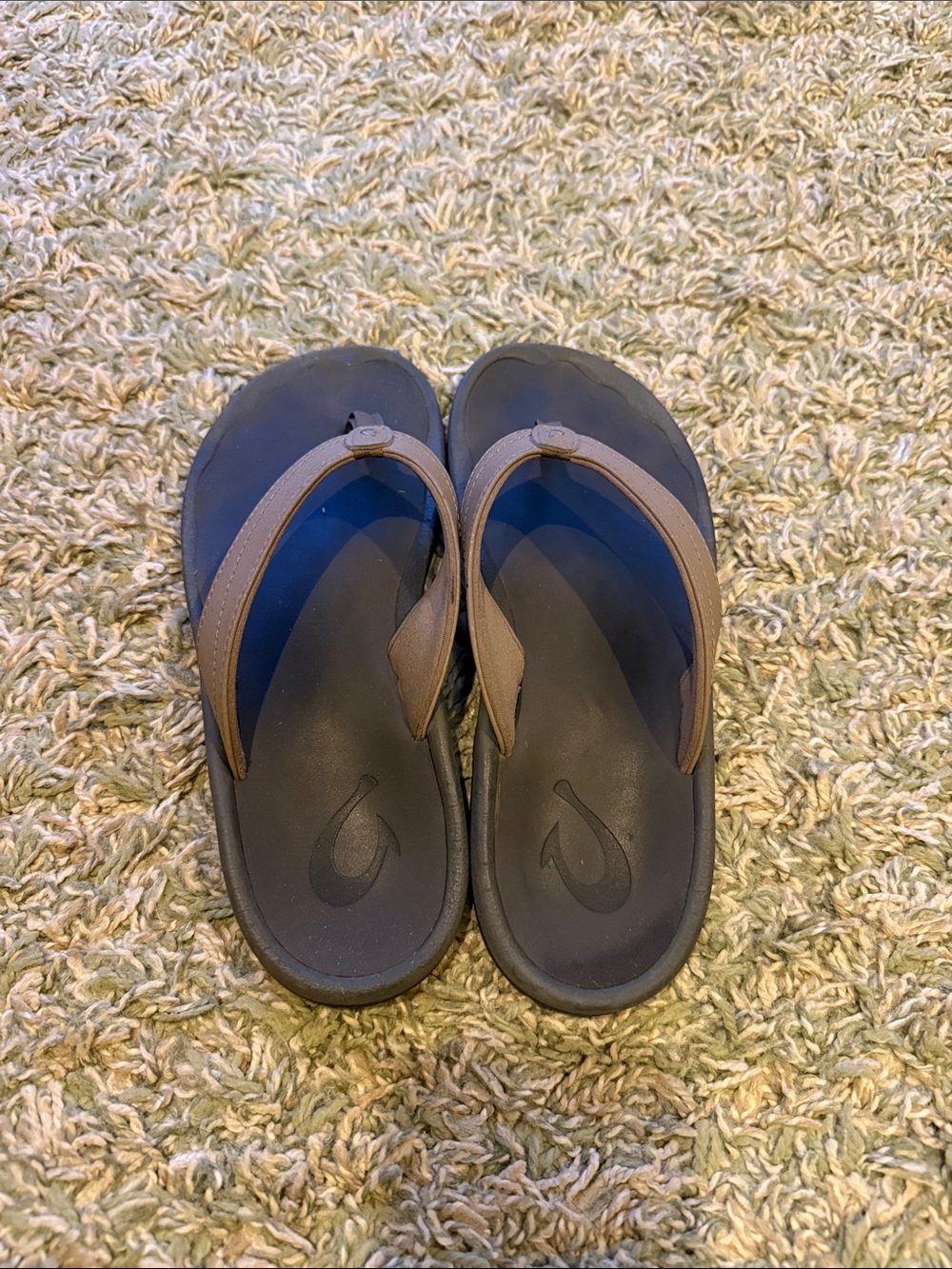 OluKai women’s warm taupe island salt Ohana flip flop